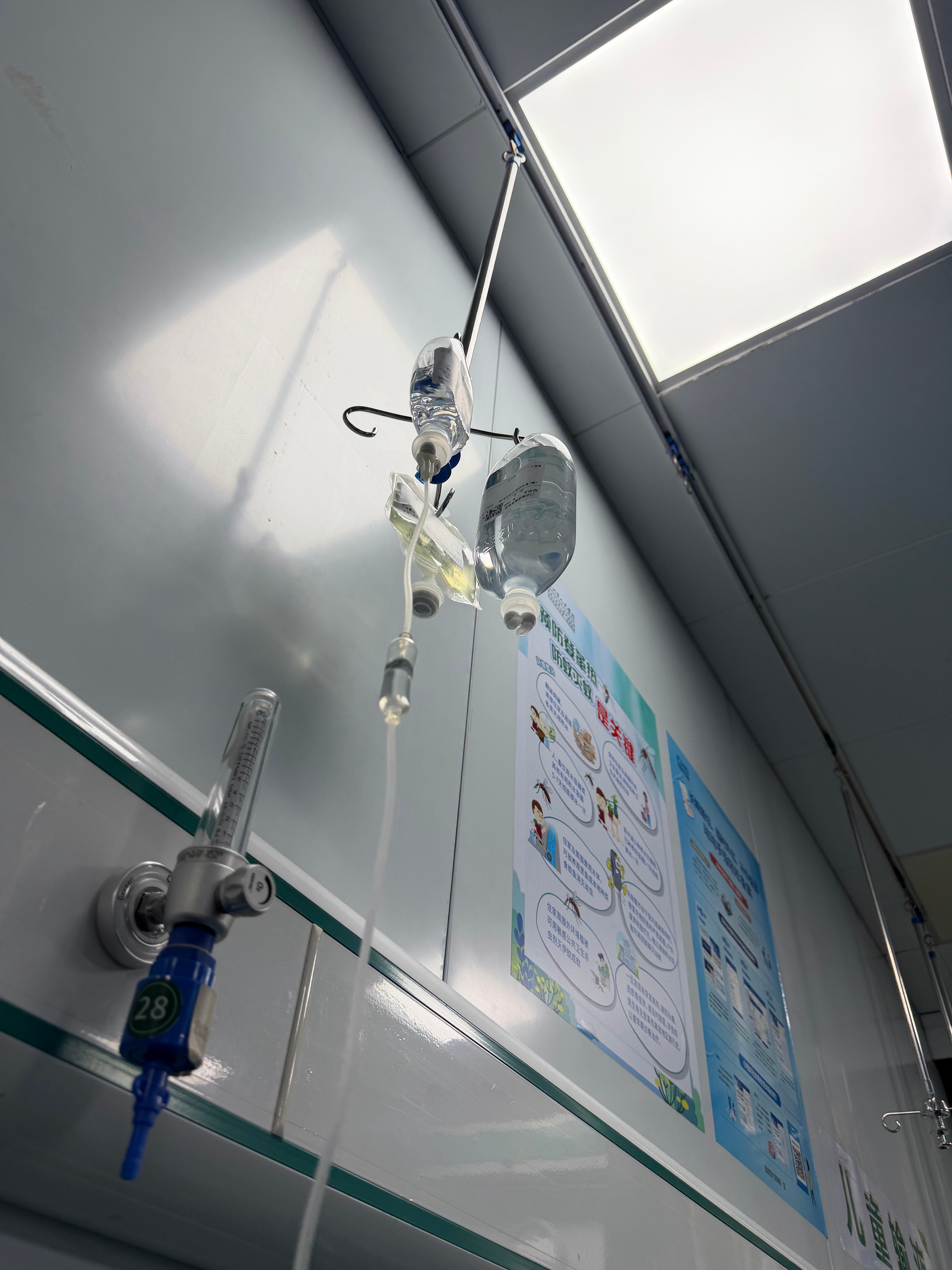 不满不瞒你说，这是我30年来第一次输液，给护士都惊了，身体真好，是不是经常锻炼，