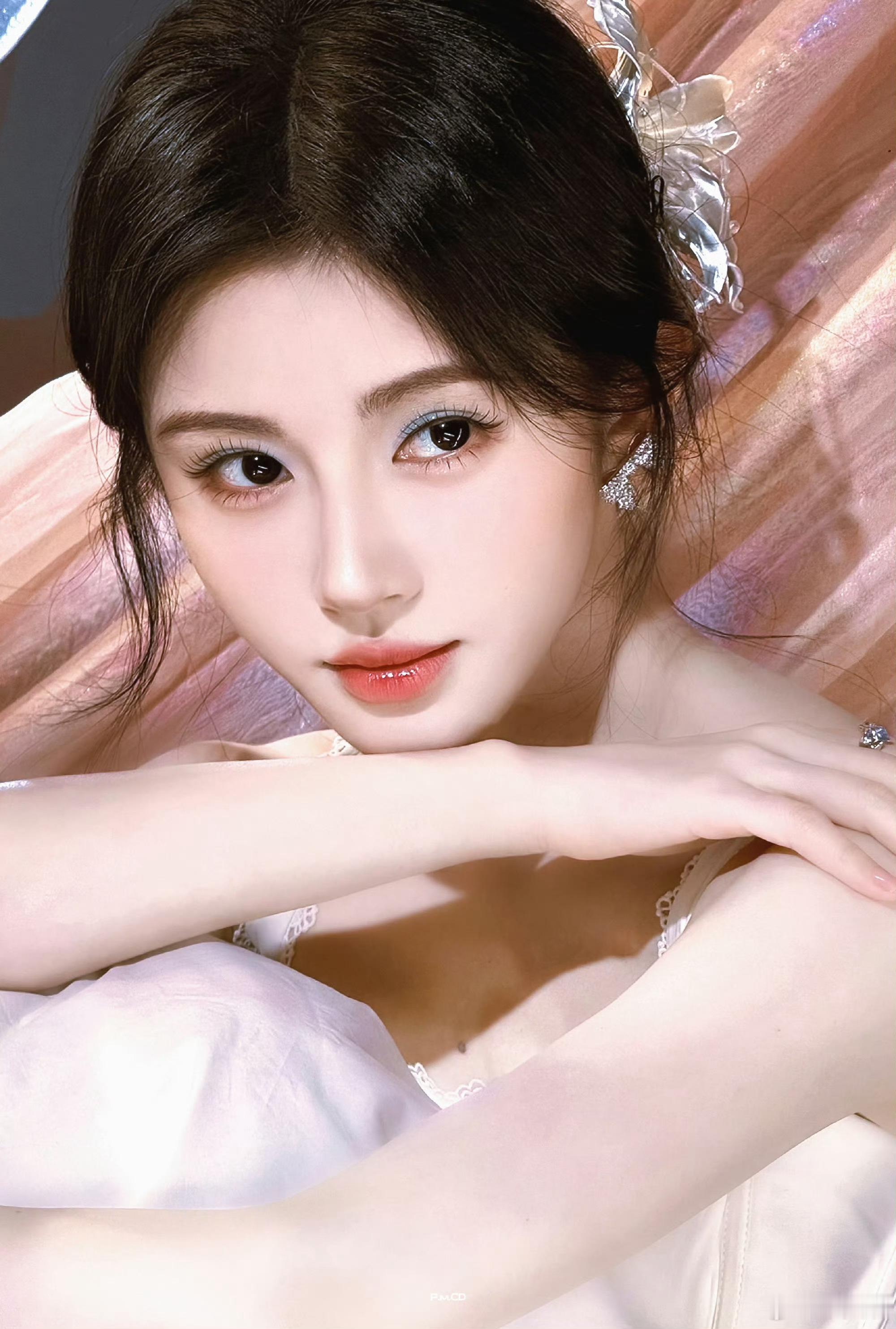 男的升咖就是快哈[捂脸哭]和鞠婧祎叫板了都[捂脸哭][捂脸哭]但是娱乐圈尊重长辈不懂