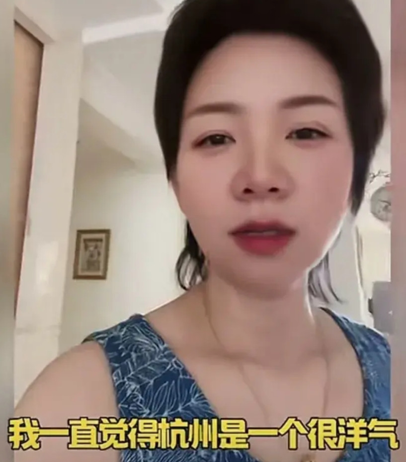 杭州养狗条例几乎都可以与最发达的国家和地区的养狗制度对齐了。然而，养狗人却不乐意