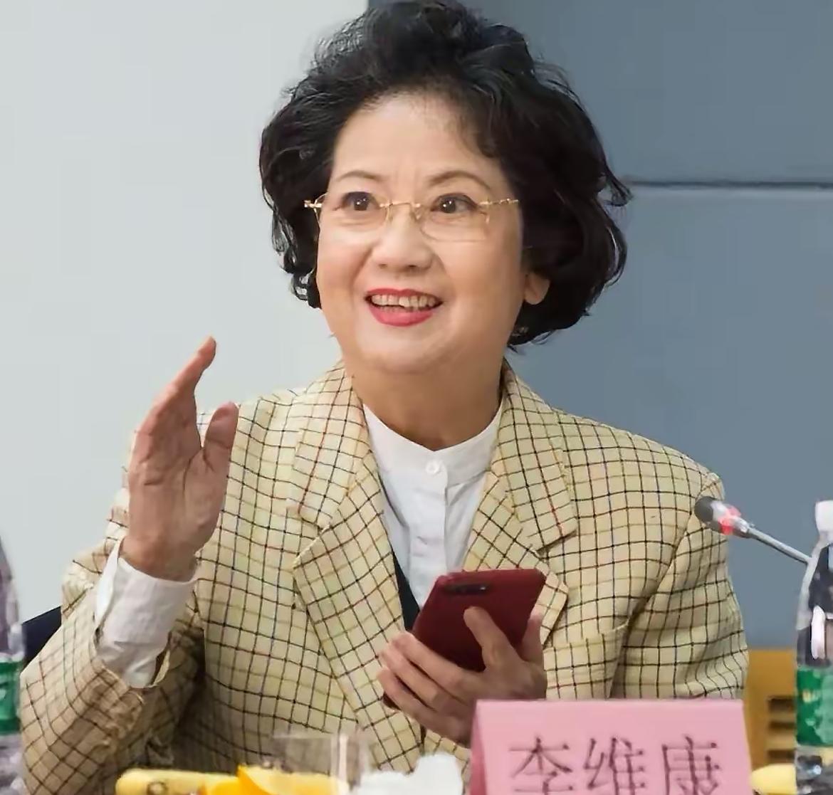 曝李维康去世细节，算的上真正的“五福”之人，前一天还和女儿一起购物两个月之前现