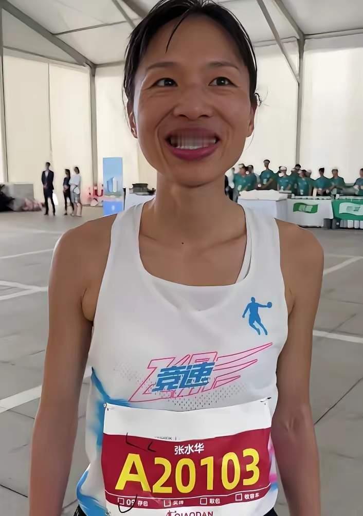 最快护士张水华违规违纪虚假理由调休、兼职代言被医院处理！张水华跑马“翻车”：