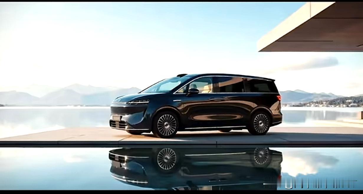 鸿蒙系首款MPV渲染图曝光，在我看来，它的前脸过于平庸，颜值远不如星途E08。