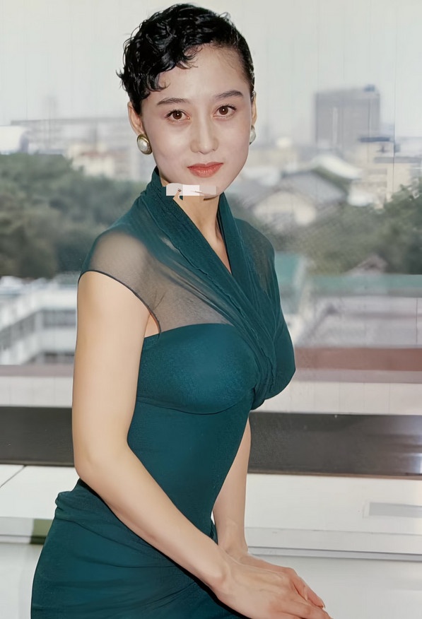 当年利智为何没能成为何鸿燊的五姨太？其实答案既不是赌王不想娶，也不是利智看不上，