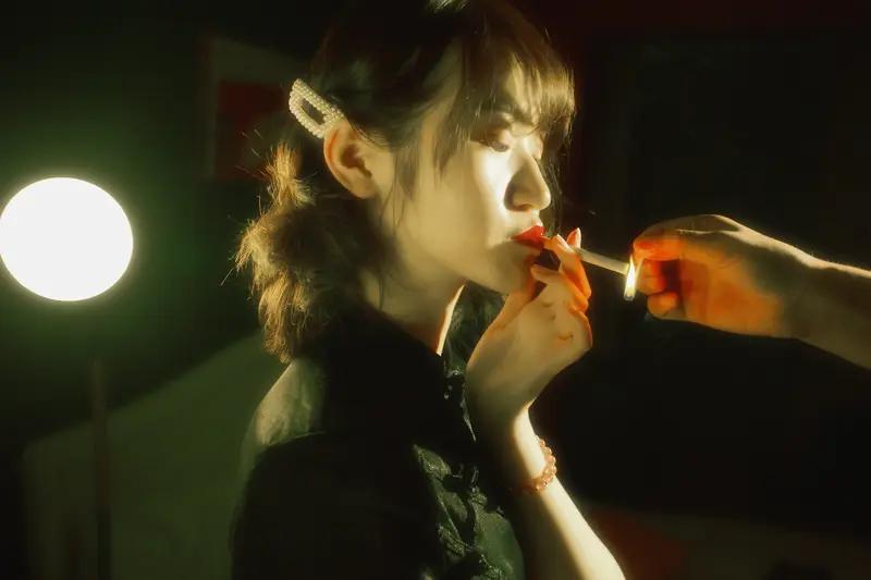 如果我有女儿，我不会直接建议她不结婚。我是80后，自己按部就班结婚生子，深知其中