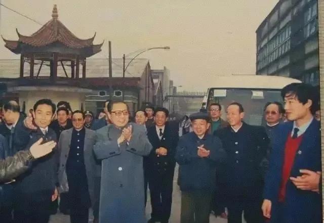 1991年12月16日下午，寒风呼啸，气温骤降。乔石不惧严寒，专程来到安徽省古井