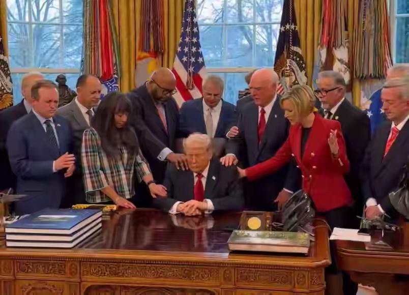 英国《金融时报》说，“五角大楼请顶级AI公司搞研发，专门研究怎么用AI攻击中国的