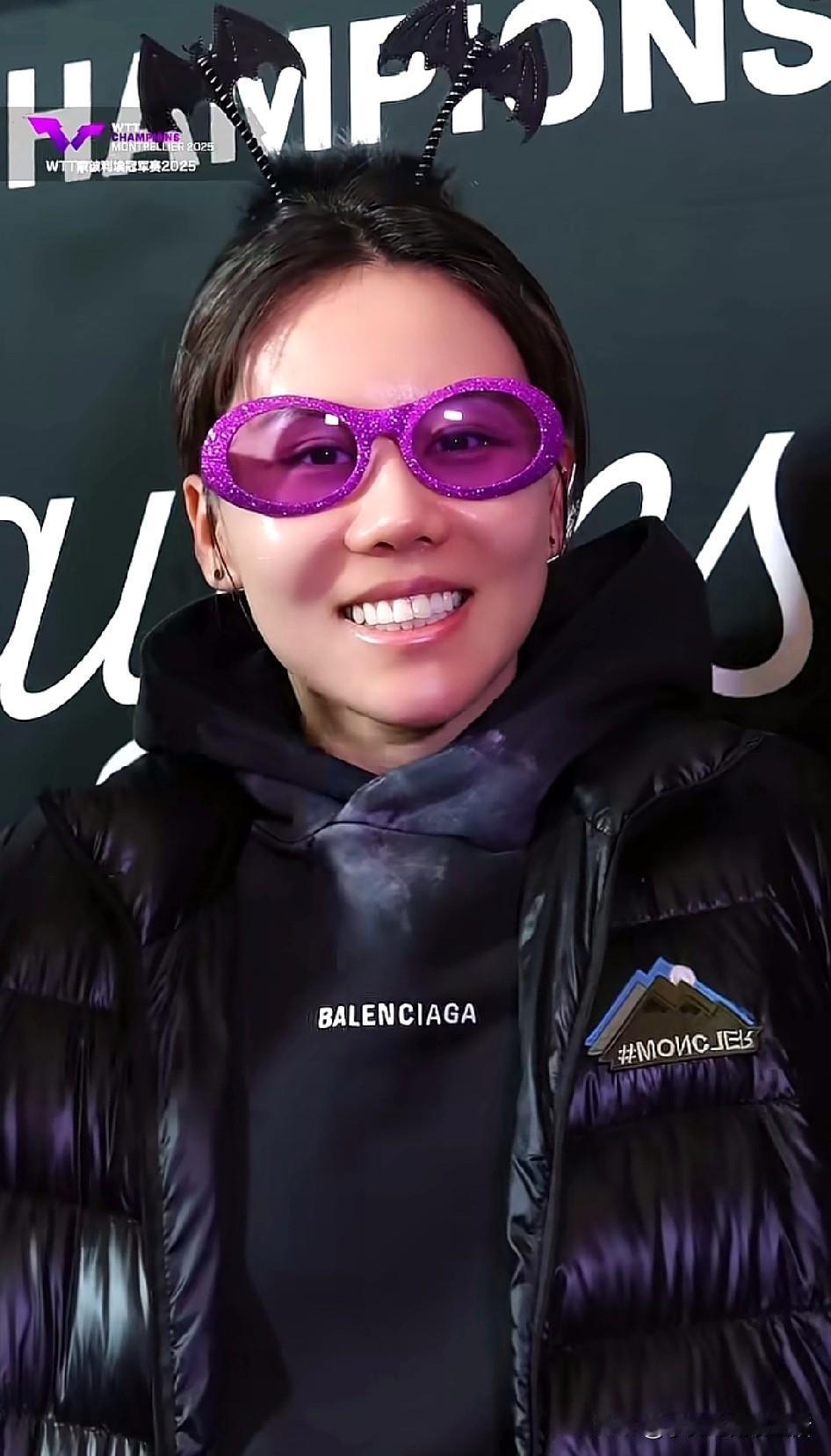 蒙彼利埃的晚宴充斥着海盗的味道。陈幸同真的把刘海梳起来了很是漂亮。有点像海盗