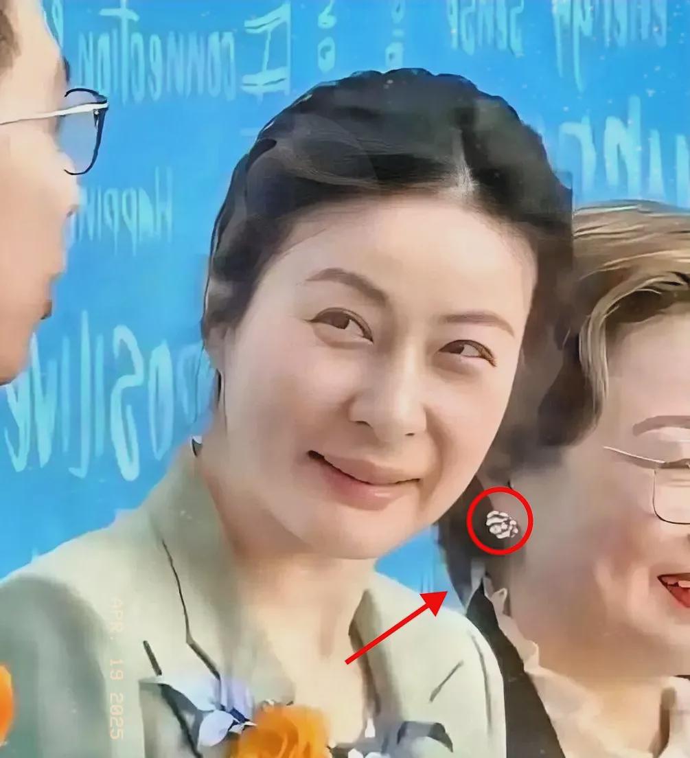 凌晨三点，霍家书房灯光骤亮！保安手持工具，急速赶往现场却见霍中