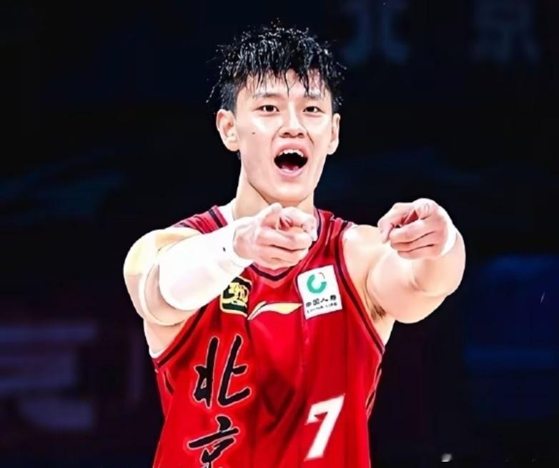 小曾想签大一点长一点的合同可以理解，未来CBA顶薪可能会下调。首钢此前和小曾没谈