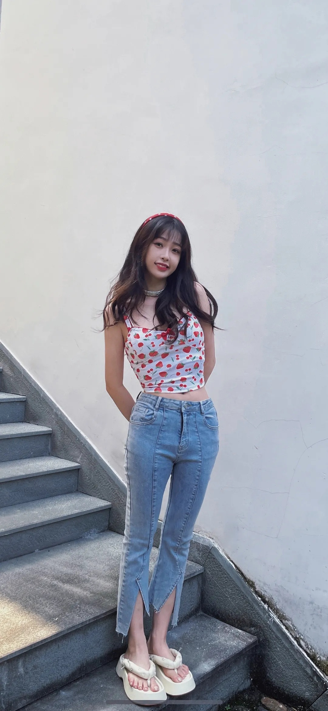 211004来自星星的穿搭四年前的鱼头星星虞书欣很适合红色的小女孩👧?
