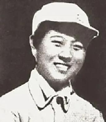 1941年，23岁的女团长遭到包围，不料她却拉起棉被盖住自己，日军去扯棉被，顿时