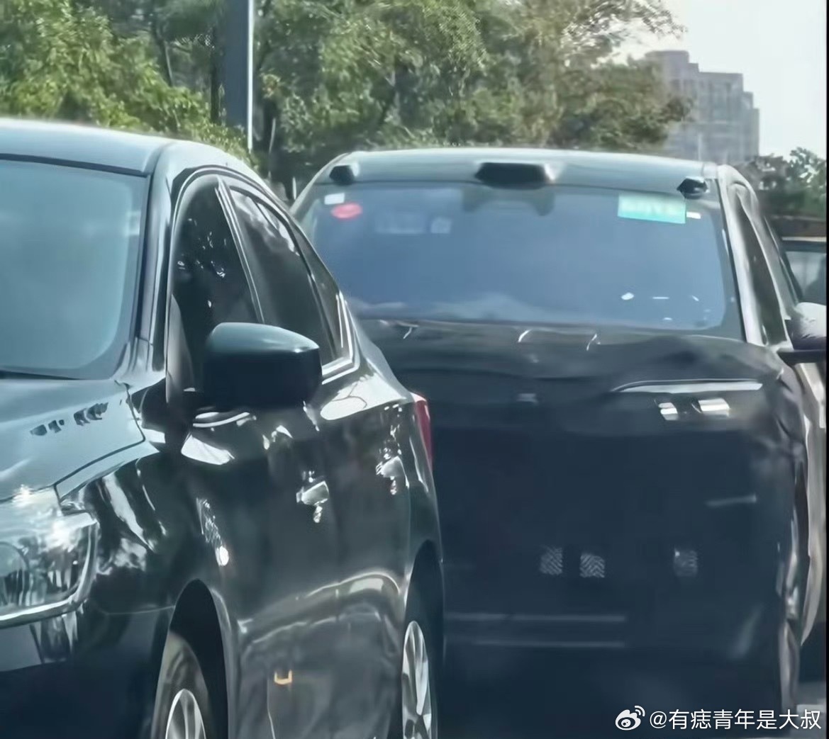 NT3的ES6要来了吗，之前有次晚上出门有遇到过，前面的灯看着比现在更犀利了，体