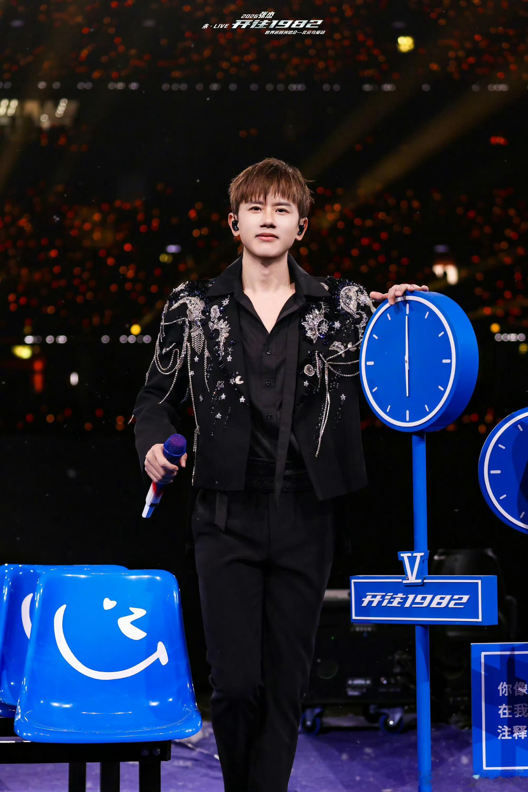 魏晨现身张杰演唱会魏晨今天也来看张杰演唱会了，好兄弟一辈子，啥时候能同台一起唱歌