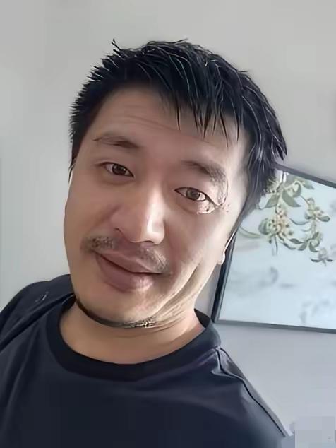 张雪峰带来的警示太扎心：长期熬夜的人，千万别再盲目剧烈运动！嘴唇发紫、眼圈