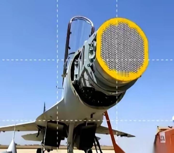 “警告无效。”我方歼15战机，直接用火控雷达，死死锁住日本F-15J。日方那