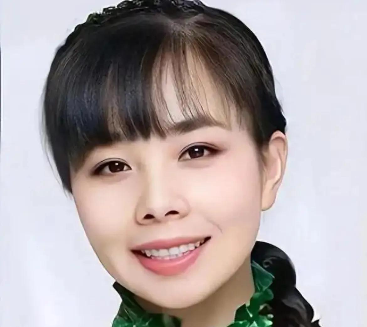 2007年，王二妮出名后，男友李飞对她说“二妮，分手吧，咱俩不是同一世界的人了。