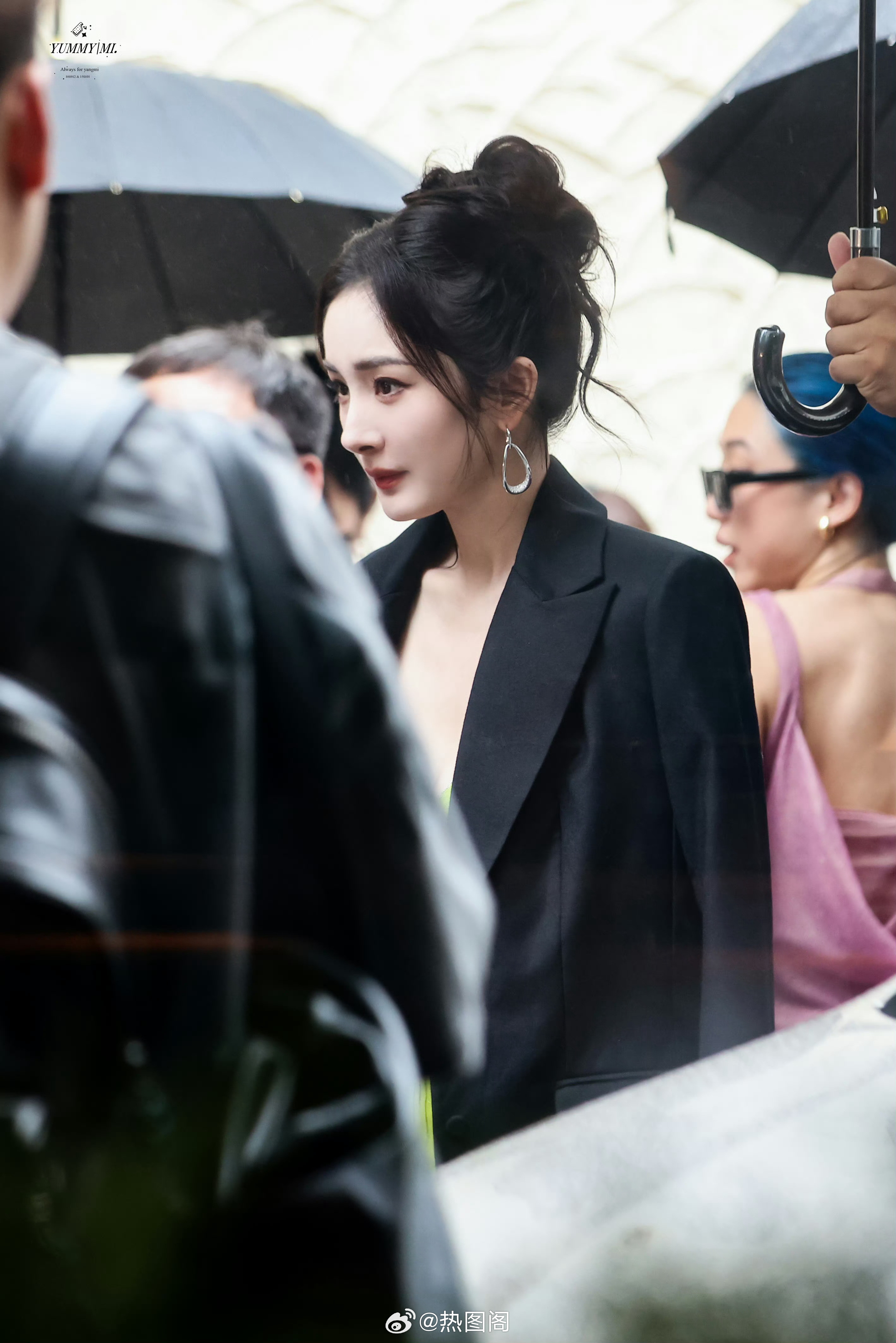 杨幂杨幂voguefilm活动，晚宴红毯上，一袭绿色连衣裙👗热图阁公众号