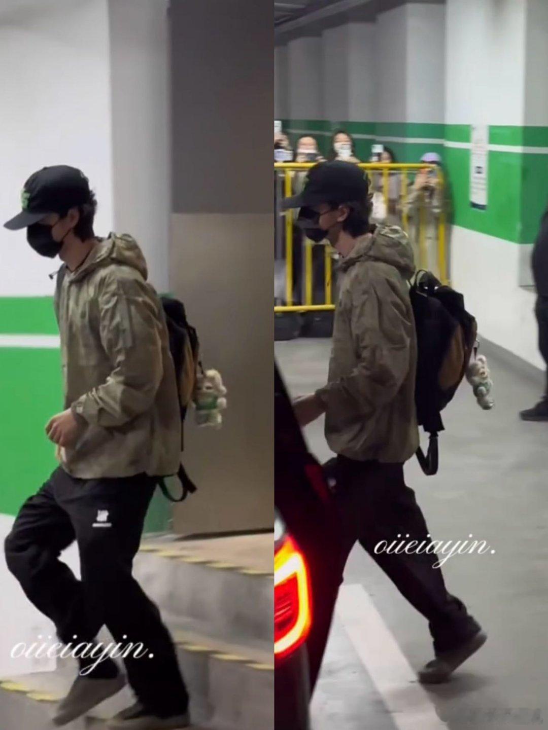 王一博小嗷谁懂啊！看王一博背着小嗷走了一整天，直接从路人心态变成疯狂心动，明天必