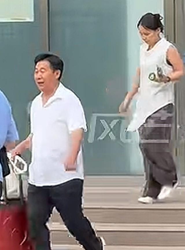 郭西宽和熊磊昂首阔步走出大厅，笑容满面，好像中了500万彩票。只可惜姚策，年纪轻