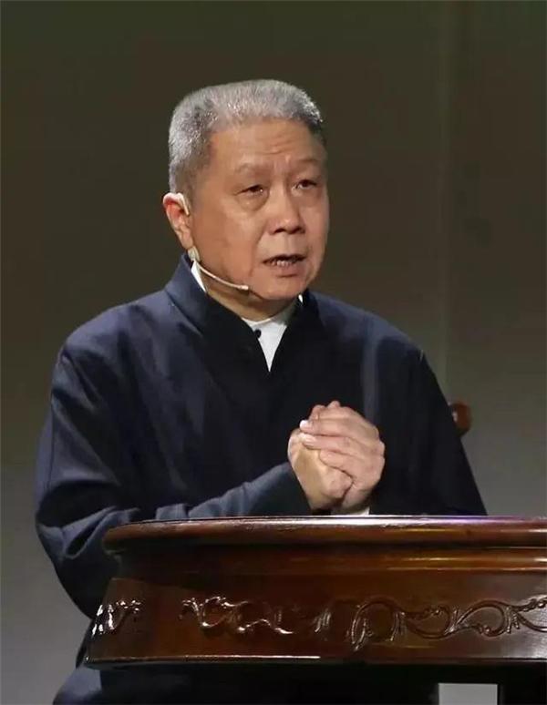 马未都这次恐怕是要摊上大事儿了。​南京博物院画卷那档子事，满世界的“大腕”都在