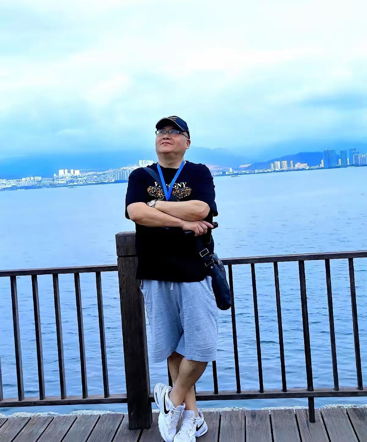 很多网友都问老王，你在深圳待了14年，为什么不在深圳办理退休要回南昌？还有的