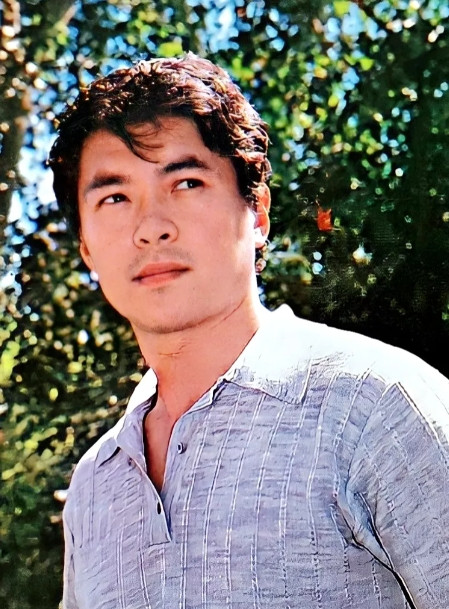 1983年，演员迟志强在南京拍戏时，遇到了刘晓庆，两人小聚一下，临别时，刘晓庆随
