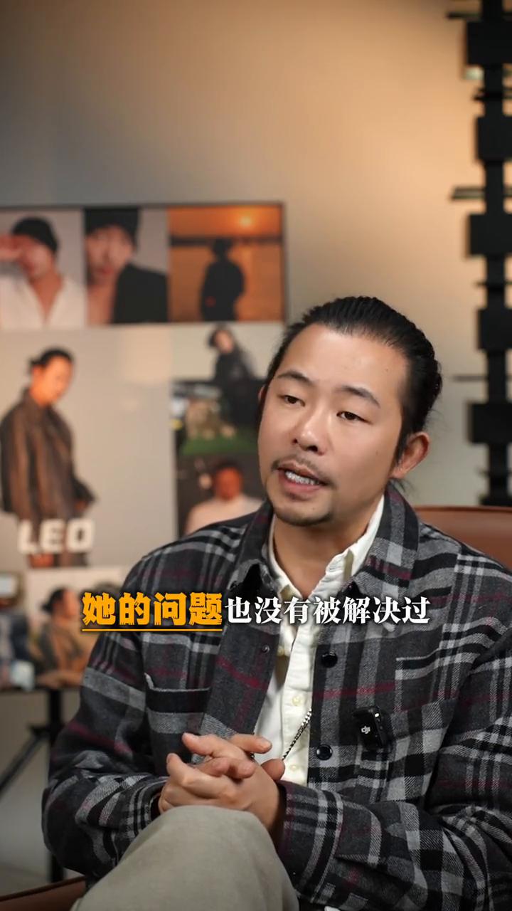 女人重复说一件事说明这事伤她太狠。如果一个女人不厌其烦的把一件事情反反复复的讲