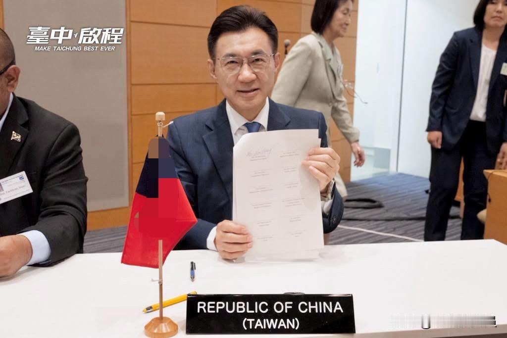 江启臣今（26日）在脸书发文叫嚣称，第54届APPU大会在日本落幕！今天，我与各