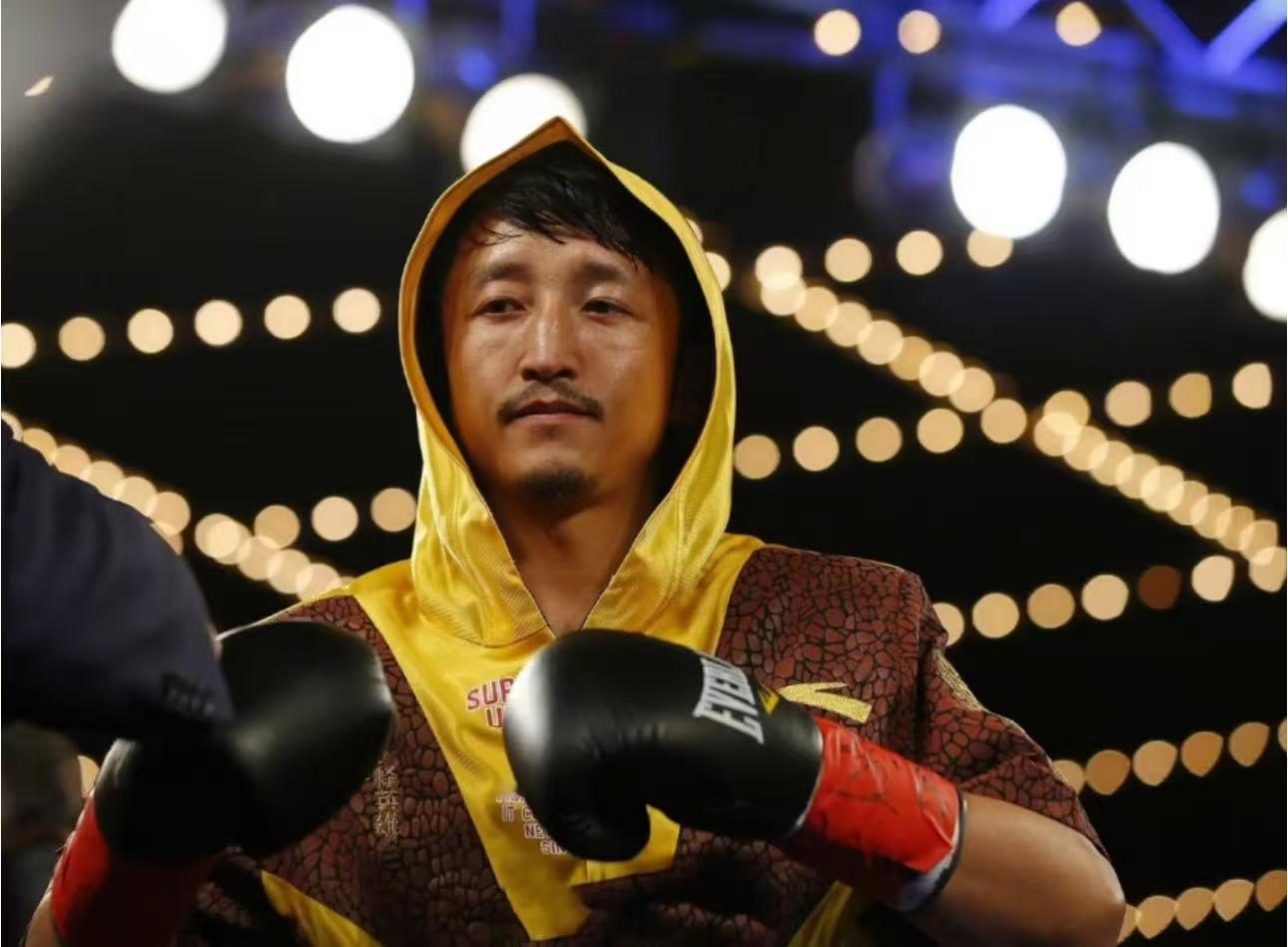 邹市明时隔9年重返拳击赛场真的被这段戳到🥊邹市明时隔九年重回拳击训练场，挥拳击