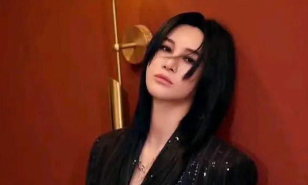 当年尚雯婕成名后给老爸在上海买了套400平大豪宅，每月给10万零花钱，还花2万雇