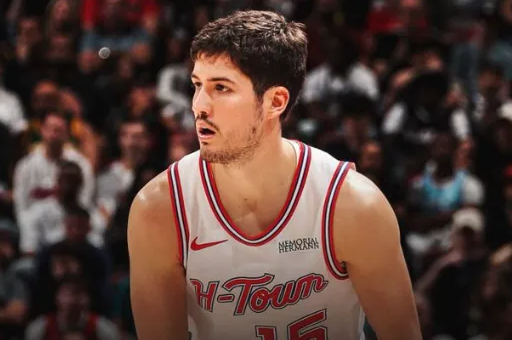 NBA常规赛，火箭主场113-115加时不敌勇士。全场比赛，火箭球员里德-谢泼