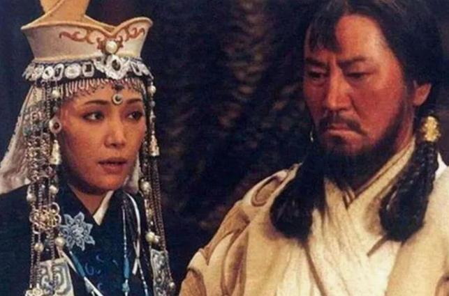 成吉思汗有个令人不齿的癖好，每征服一个地方，就要强行宠幸这里首领的妻子、女儿。1