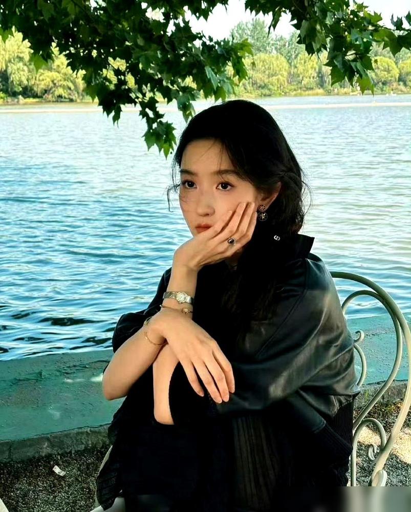 孙红雷新剧《铁证》还没播，女主角王玉雯先被拍到跟黄景瑜酒店过夜了。你都不知道