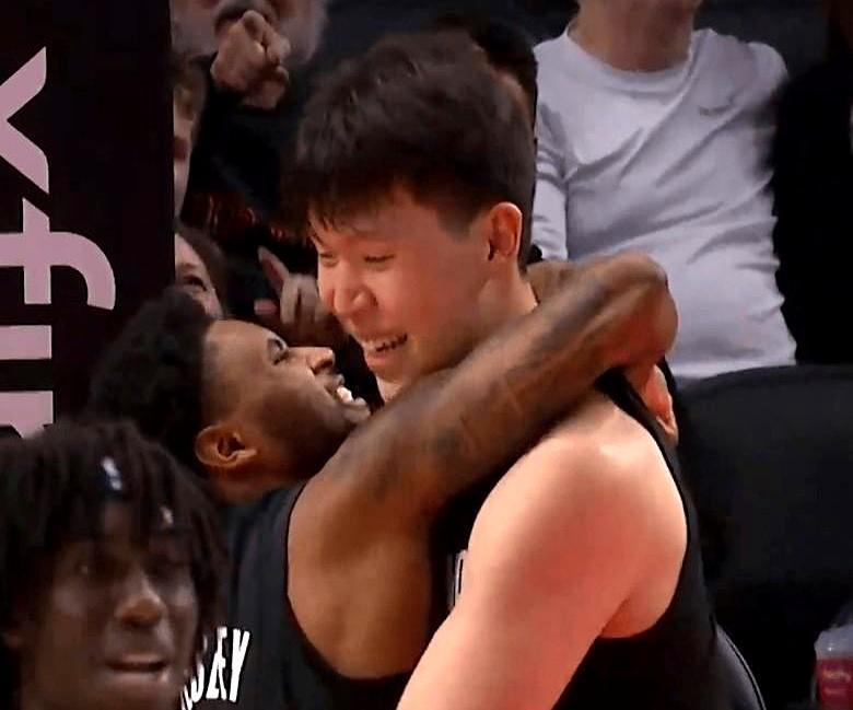 之前还担心杨瀚森去NBA当新秀受排挤，现在彻底放心了。3月9号开拓者大胜步