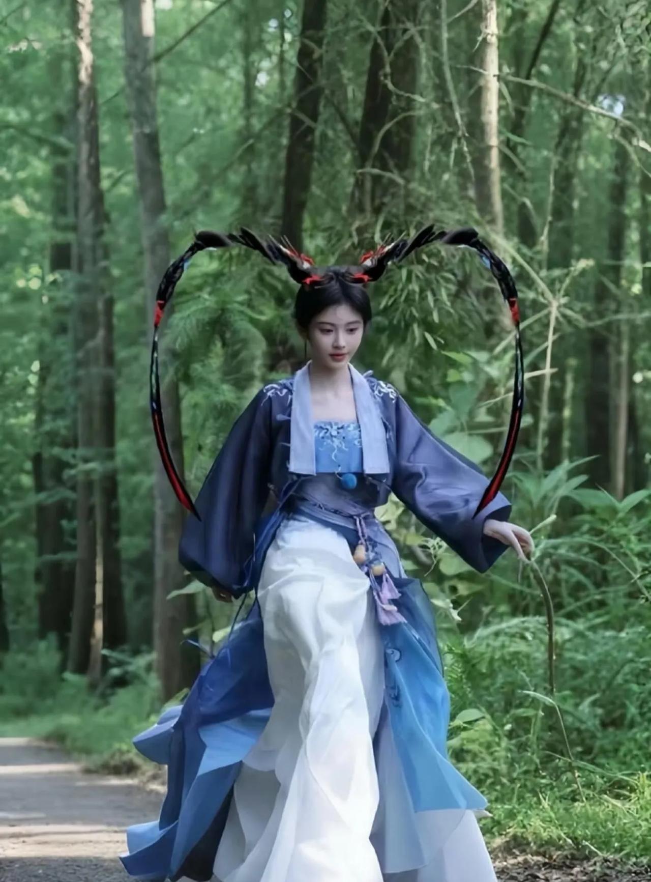看了忍不住想喷杀虫剂，为什么要给美女做这种造型啊，广东人看了两眼一黑，谁给鞠婧祎