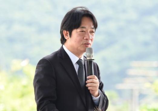 比傻谁能比过赖清德？赖清德的选择太迷惑了。明明知道历史趋势无法违背，