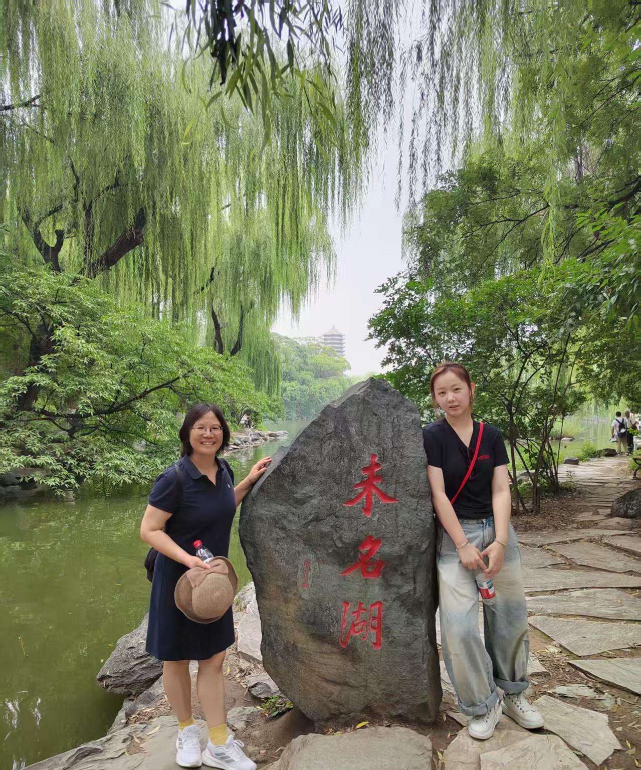 开学了，有人兴奋有人愁，这是拉开了大学倒闭的序幕今天是大中小学开学的日子，学生