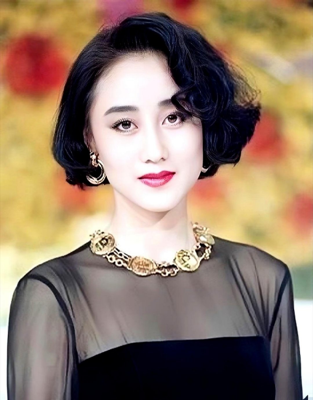 李连杰曾说，病床前没人递水时，他才明白光有美貌救不了命。他回忆自己生病卧床的日子