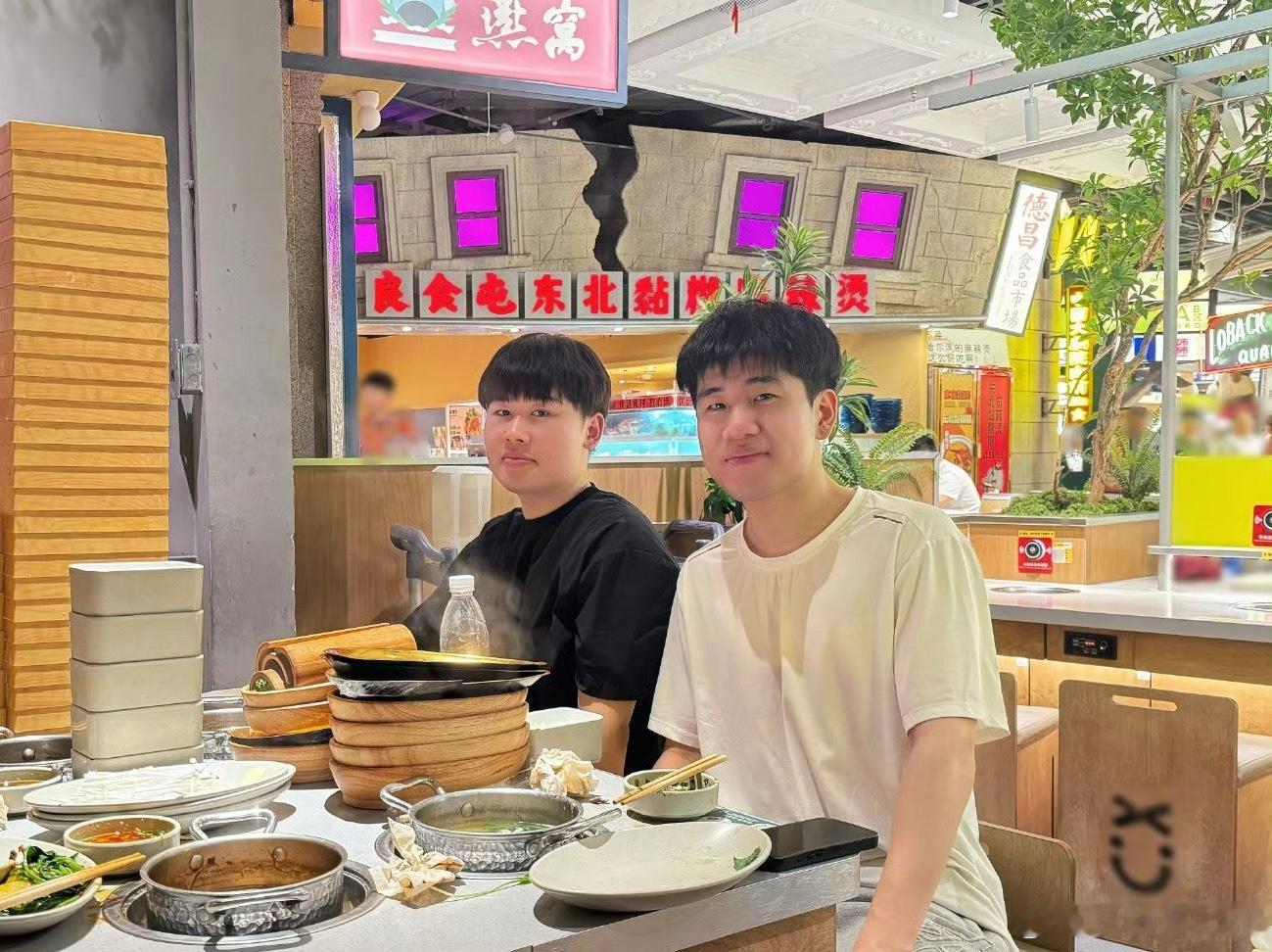 听说是教练组觉得Jiejie前期节奏有时候不稳定，丹尼又很欣赏Wei，喊来试训，