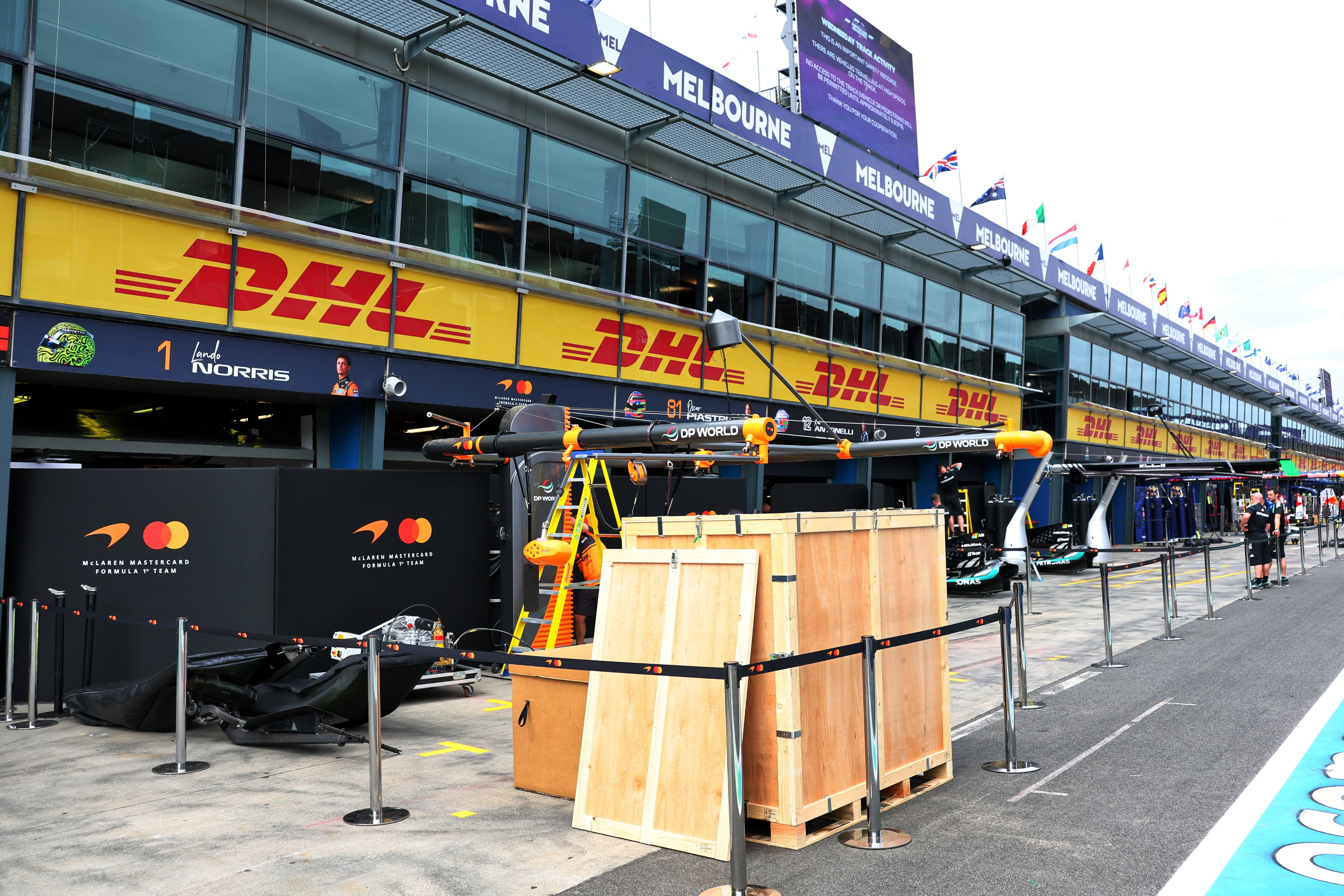 f1受中东局势影响，航班运行出现大面积中断。基于这个不可抗力的因素，FIA决定