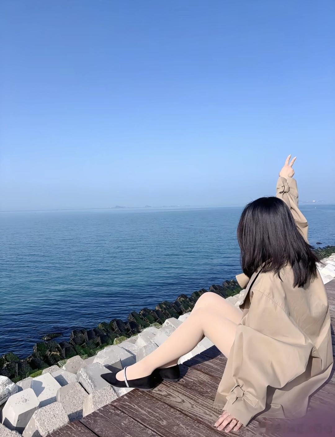 今天穿什么风衣，蓝海，国庆节快乐美女精彩人像国庆节​