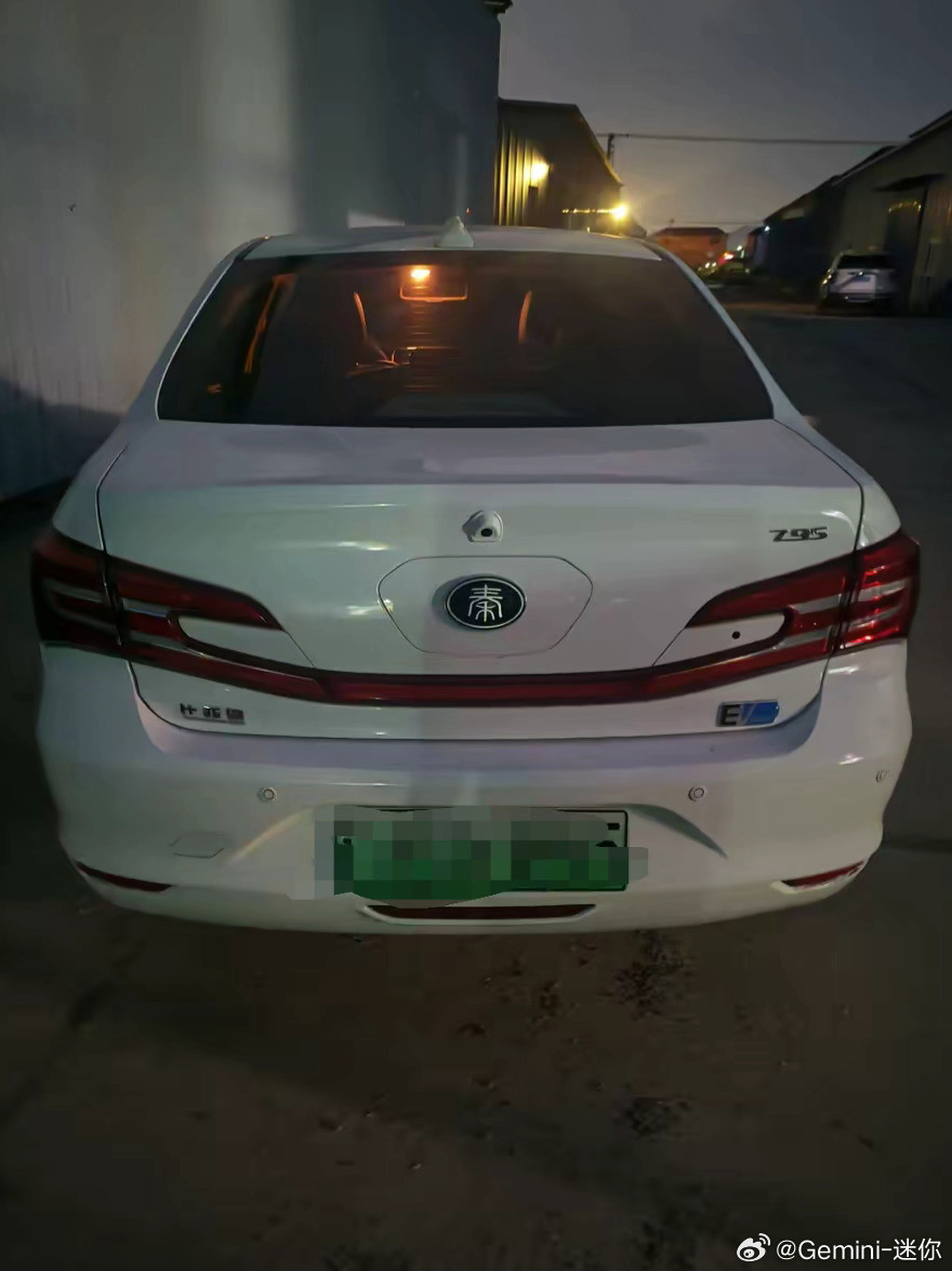 比亚迪的三元锂其实没大家想的那么远古现在路上跑的秦EV，你只要看车尾是秦标，不是