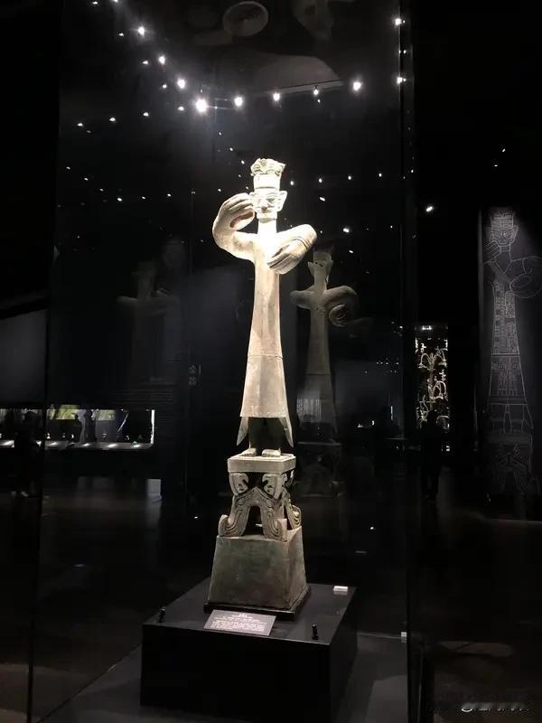 三星堆又整出考古大惊喜啦！3000年前的“天外来客”，竟然是拿来当礼器用的！7