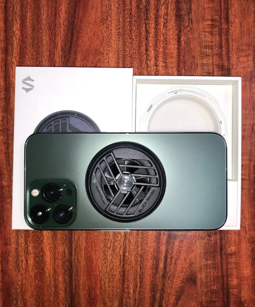 下半年的安卓旗舰手机，蓝绿兄弟家的手机卖点很鲜明，vivoX300主打2亿影像