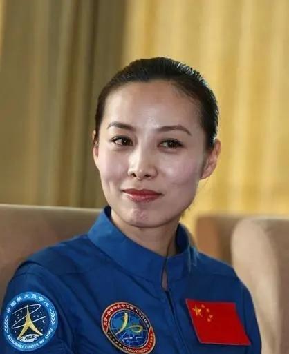 女航天员在太空中，是如何保护自己的隐私？和男性相比，航天女英雄们牺牲太大了！在