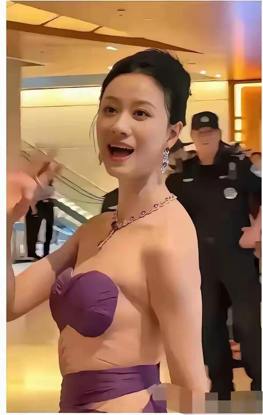 这是顶了两块面扑就出来了吗？资本这是做了个怎样的局？不理解！