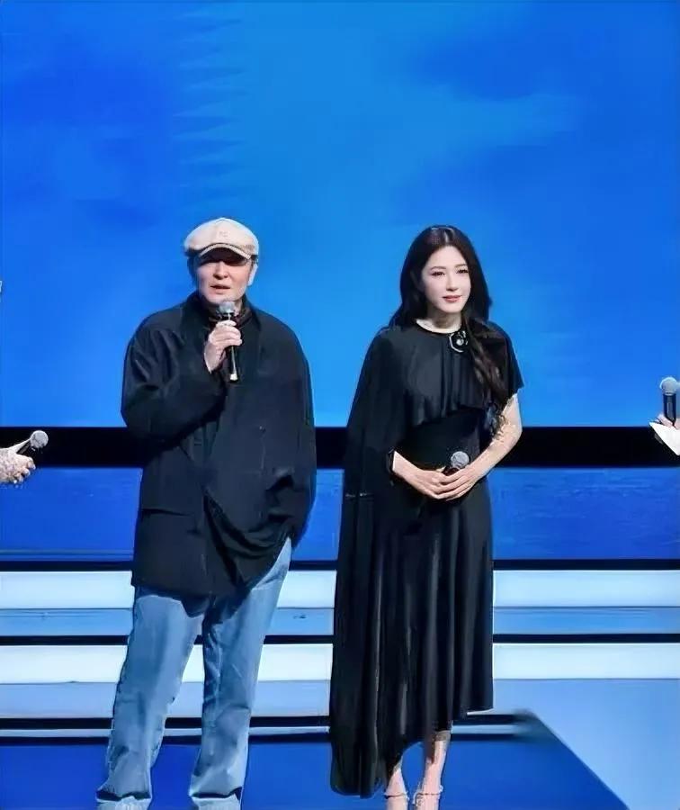 刚刷到条消息我直接坐起来了——2025厦门金鹰电影节刚开，《沉默的荣耀》直