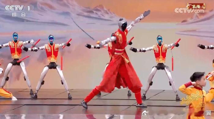 春晚有机器人穿裤子了可是有裤子穿的只有H2，其他还是光屁股。大多数机器人之所以