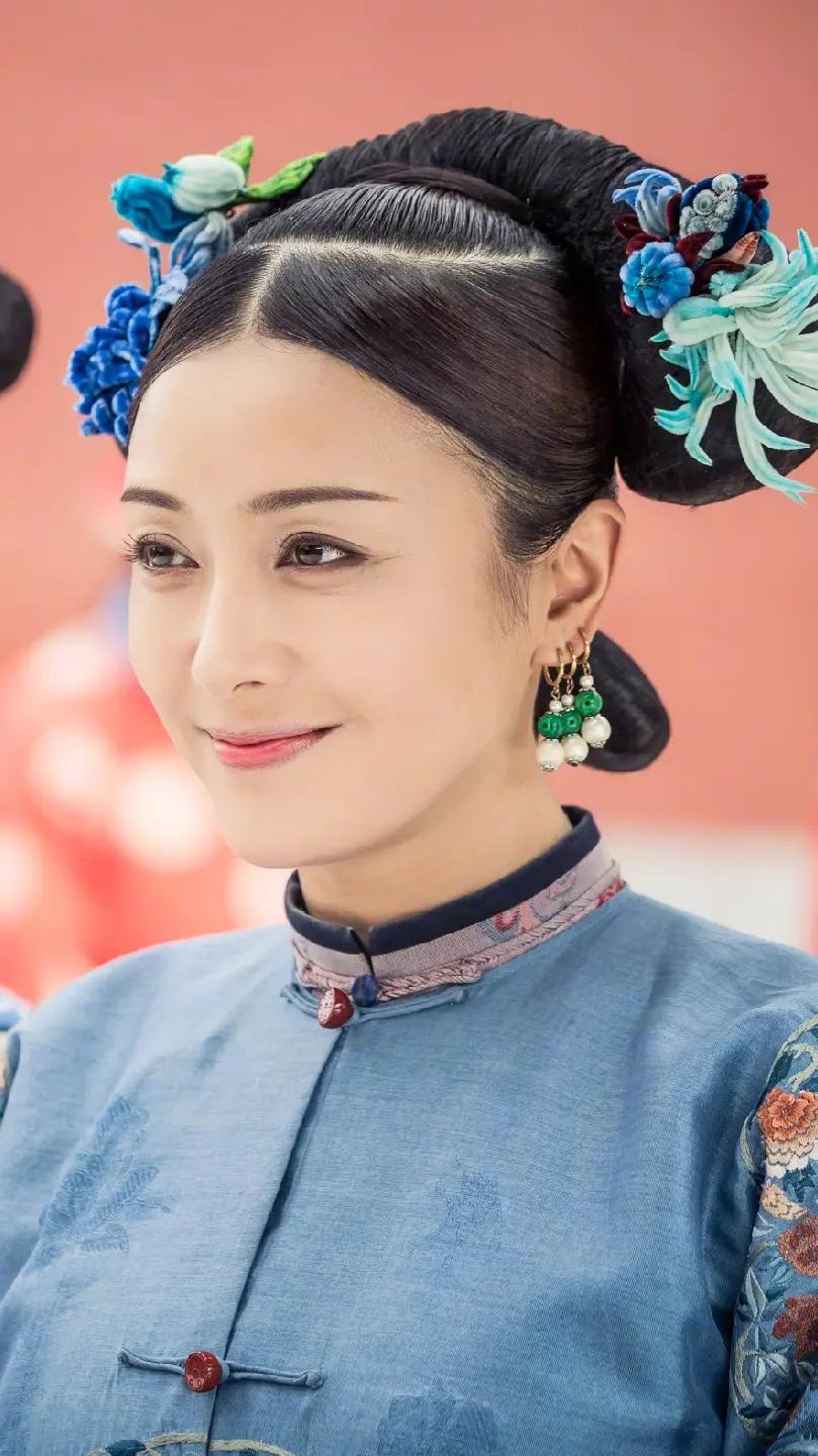 秦岚的富察皇后凭啥能拿下129亿人气热度？都说宫斗剧里黑莲花爽感拉满，可为啥