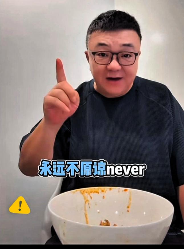 最近，因儿子孙臣曦入选U17国家队，孙守东不断向董路示好，并托人向董路请求原谅。